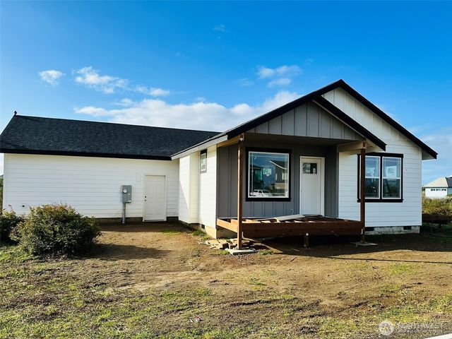 400 Malibu Street SW, Ocean Shores, WA 98569