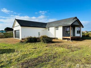 400 Malibu Street SW, Ocean Shores, WA 98569