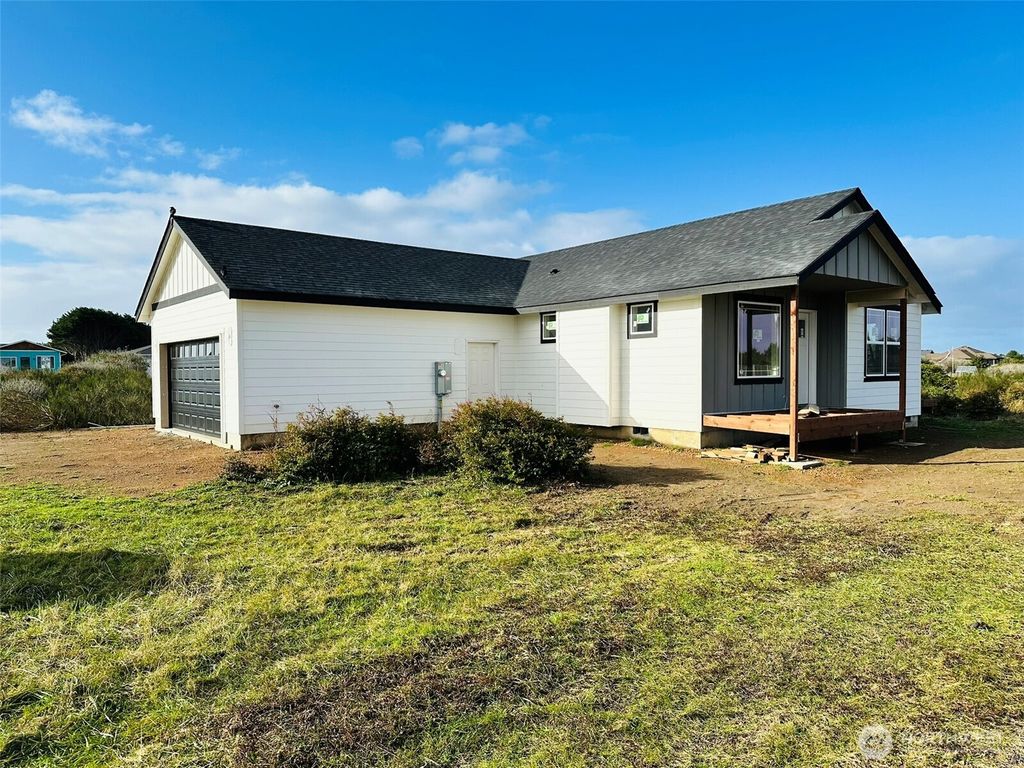 400 Malibu Street SW, Ocean Shores, WA 98569
