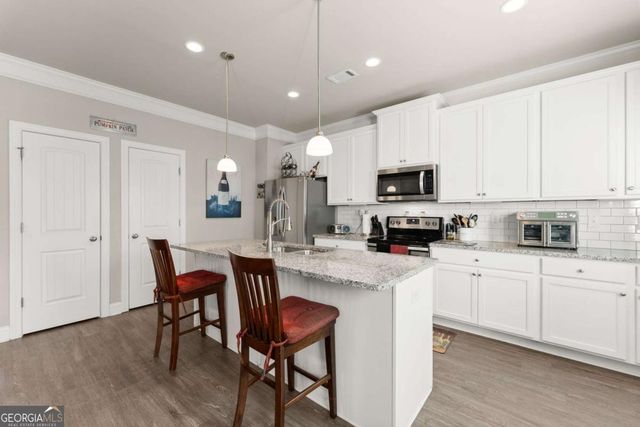 472 Miracle Court, Hoschton, GA 30548