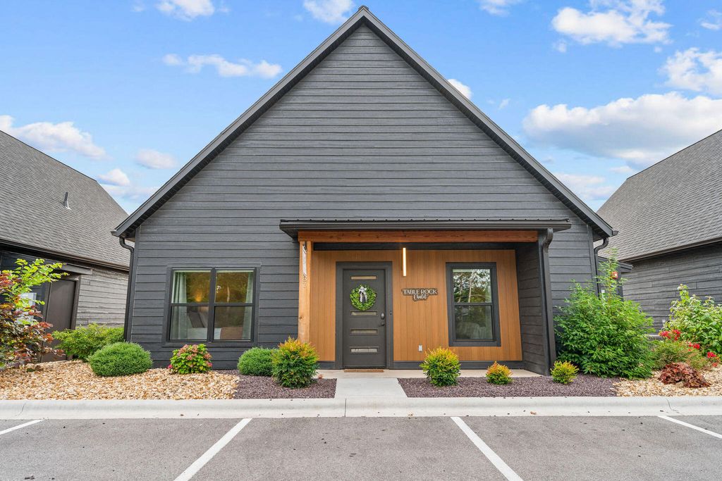 187 Poolside Pass 28, Hollister, MO 65672