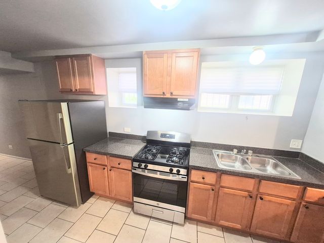 6030 S Eberhart Avenue B, Chicago, IL 60637