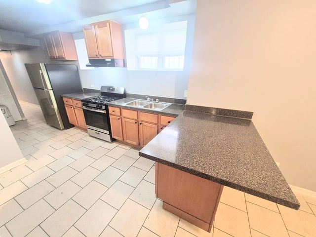 6030 S Eberhart Avenue B, Chicago, IL 60637