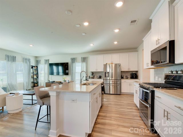 4009 Woodland View Drive, Charlotte, NC 28215