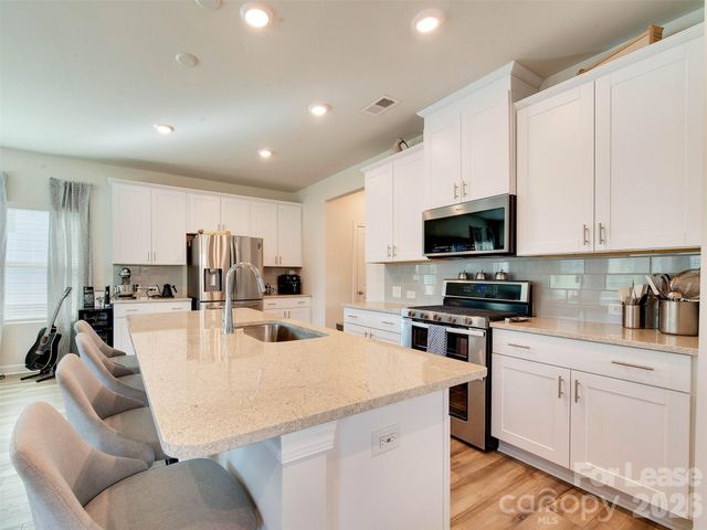 4009 Woodland View Drive, Charlotte, NC 28215
