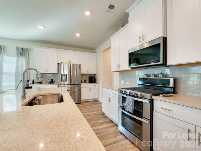 4009 Woodland View Drive, Charlotte, NC 28215