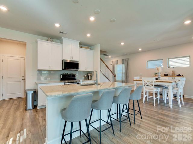 4009 Woodland View Drive, Charlotte, NC 28215