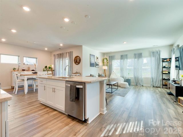4009 Woodland View Drive, Charlotte, NC 28215