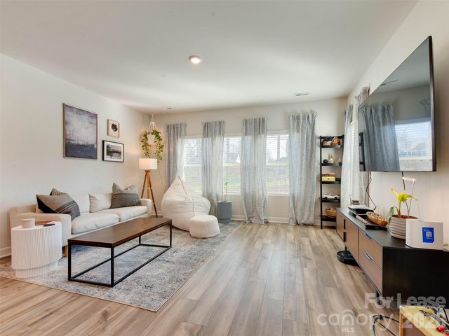 4009 Woodland View Drive, Charlotte, NC 28215