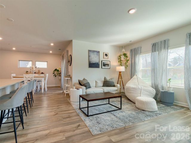 4009 Woodland View Drive, Charlotte, NC 28215