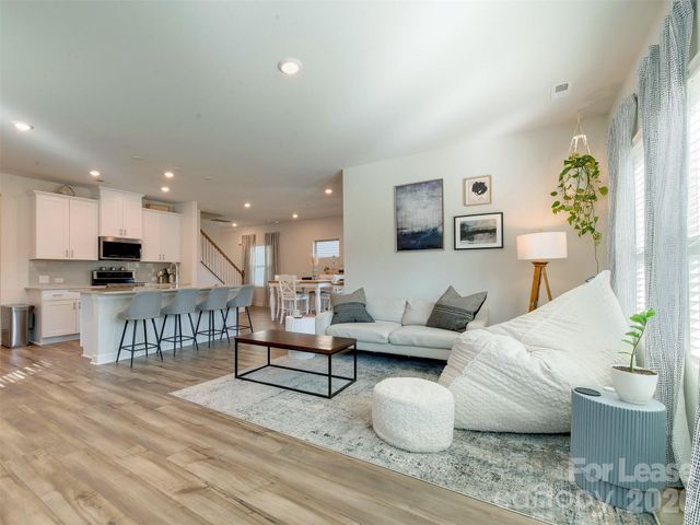 4009 Woodland View Drive, Charlotte, NC 28215