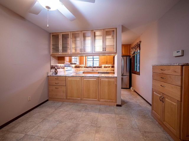 16370 W Coachlight DRIVE, New Berlin, WI 53151