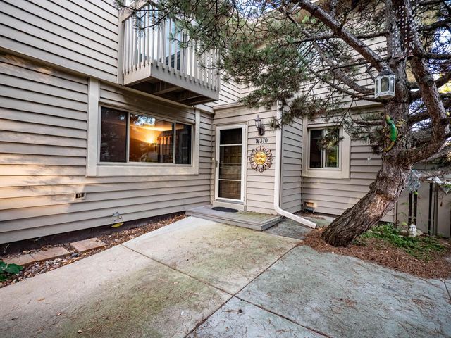 16370 W Coachlight DRIVE, New Berlin, WI 53151