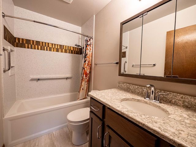 16370 W Coachlight DRIVE, New Berlin, WI 53151