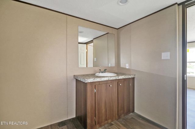 503 College Grove Rd, Rockwood, TN 37854