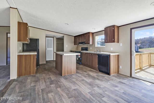 503 College Grove Rd, Rockwood, TN 37854