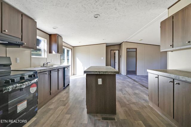 503 College Grove Rd, Rockwood, TN 37854