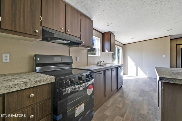 503 College Grove Rd, Rockwood, TN 37854