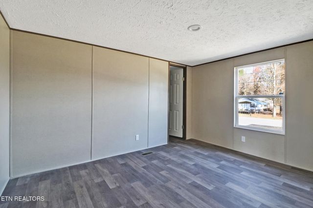 503 College Grove Rd, Rockwood, TN 37854