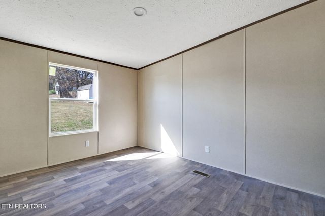 503 College Grove Rd, Rockwood, TN 37854