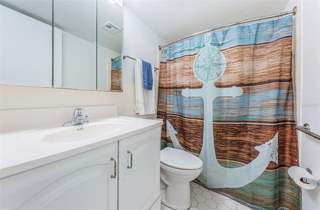 10355 PARADISE BOULEVARD 711, Treasure Island, FL 33706