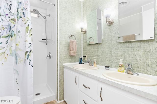 511 Crampton LN, North Fort Myers, FL 33903