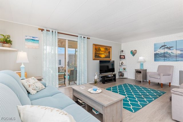 511 Crampton LN, North Fort Myers, FL 33903