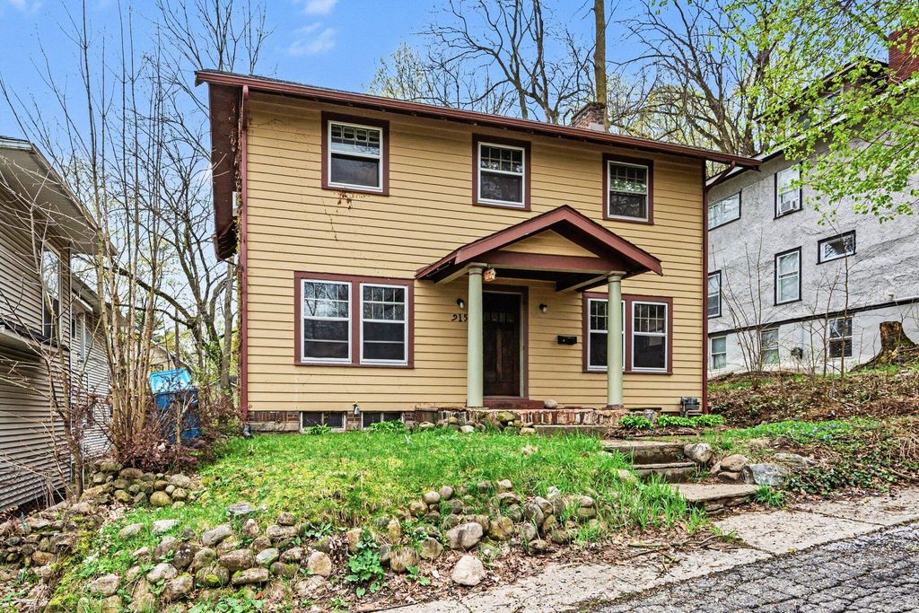 915 Walwood Place, Kalamazoo City, MI 49007