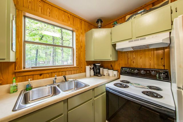 143 Hurricane Dr., Greers Ferry, AR 72067