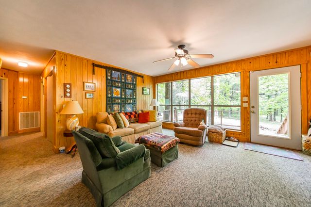 143 Hurricane Dr., Greers Ferry, AR 72067