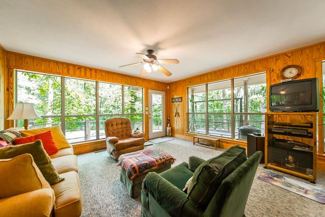 143 Hurricane Dr., Greers Ferry, AR 72067