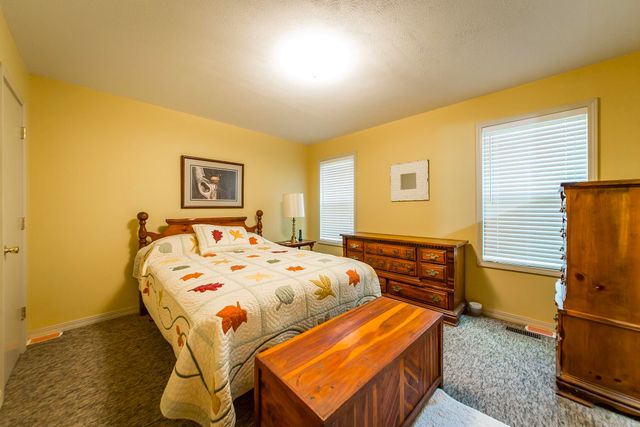 143 Hurricane Dr., Greers Ferry, AR 72067