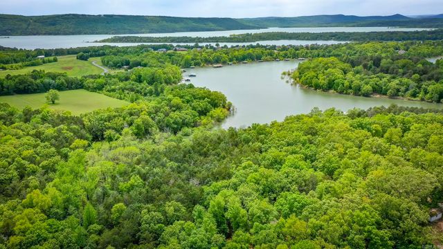 143 Hurricane Dr., Greers Ferry, AR 72067