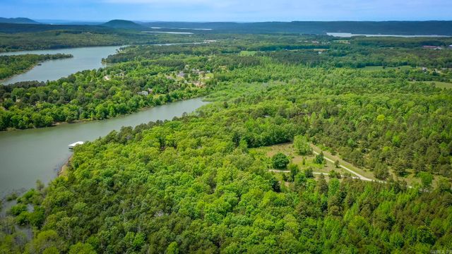 143 Hurricane Dr., Greers Ferry, AR 72067