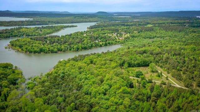 143 Hurricane Dr., Greers Ferry, AR 72067