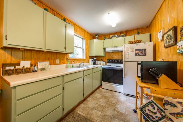 143 Hurricane Dr., Greers Ferry, AR 72067