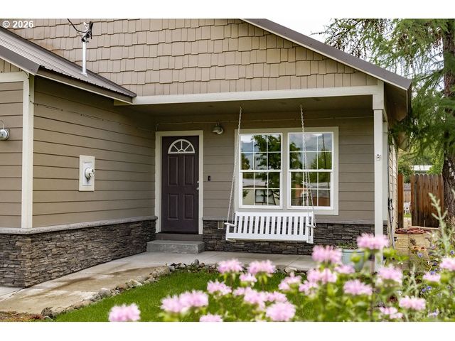 104 N COLLEGE St, Joseph, OR 97846