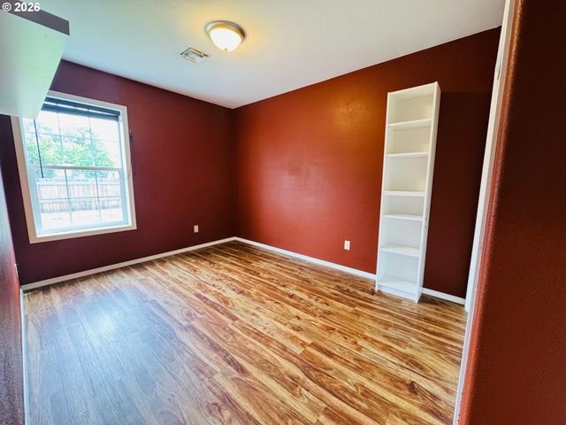 104 N COLLEGE St, Joseph, OR 97846