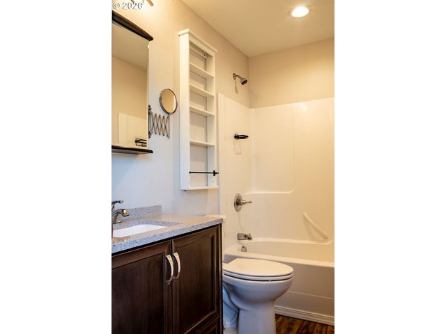 104 N COLLEGE St, Joseph, OR 97846