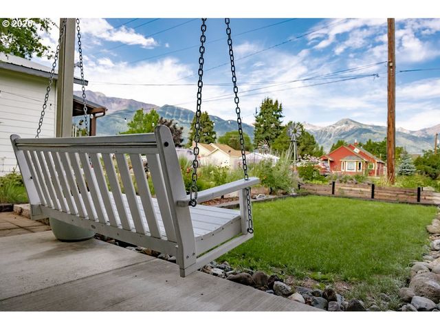 104 N COLLEGE St, Joseph, OR 97846