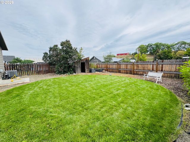 104 N COLLEGE St, Joseph, OR 97846