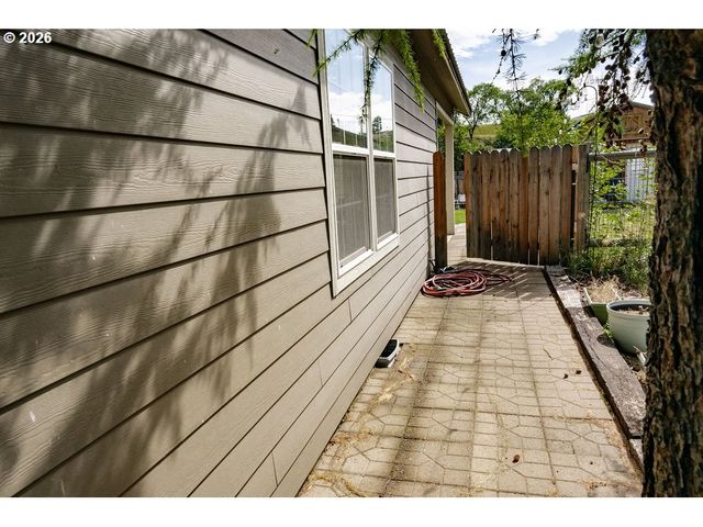 104 N COLLEGE St, Joseph, OR 97846