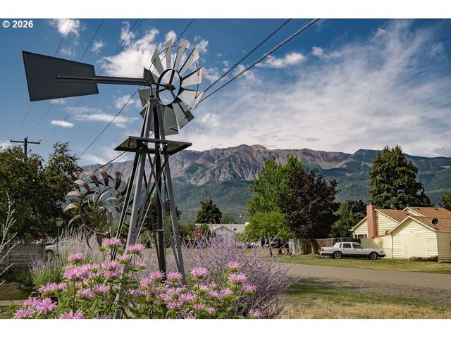 104 N COLLEGE St, Joseph, OR 97846