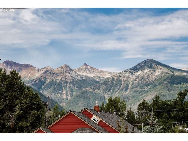 104 N COLLEGE St, Joseph, OR 97846