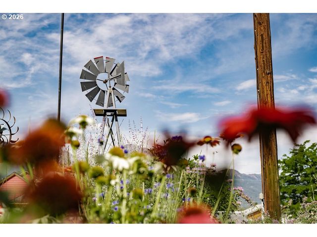 104 N COLLEGE St, Joseph, OR 97846