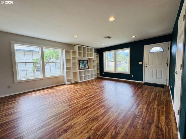 104 N COLLEGE St, Joseph, OR 97846