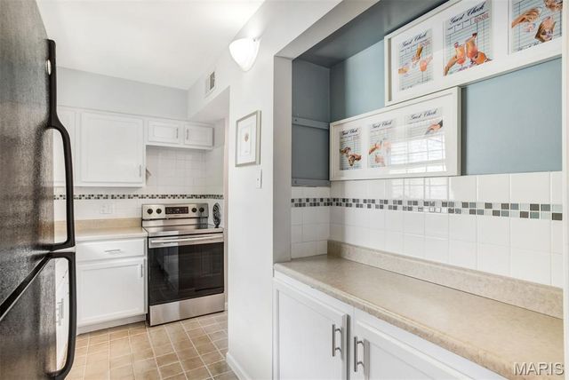 4347 Chateau De Ville Drive G, St Louis, MO 63129