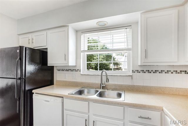 4347 Chateau De Ville Drive G, St Louis, MO 63129