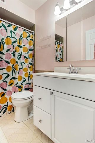 4347 Chateau De Ville Drive G, St Louis, MO 63129