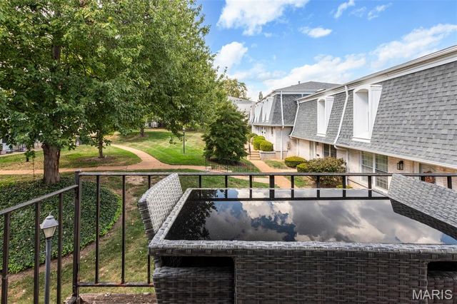 4347 Chateau De Ville Drive G, St Louis, MO 63129